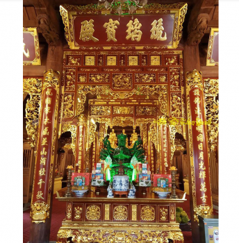 Ban thờ Mẫu trong chùa
